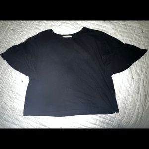 Black cropped tee with tulip sleeves